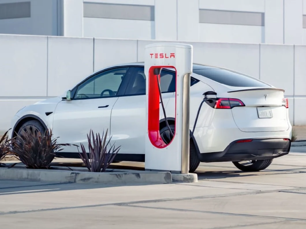 2024 Tesla Modelo Y totalmente elétrico Automóvel familiar AWD Diferentes cores 4